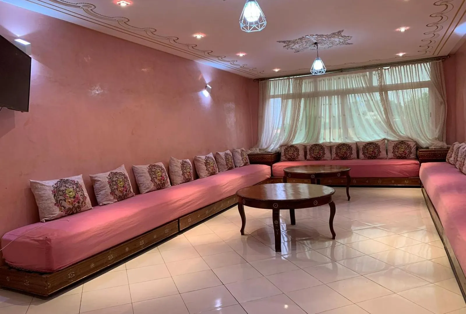 Stunning 3-Bed Villa In Fes Near Fes Sais Airport